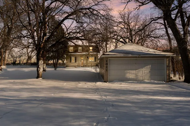$450,000 | 1011 Van Dyke Road Northwest, Alexandria, MN 56308