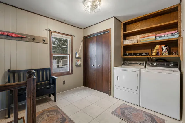 $450,000 | 1011 Van Dyke Road Northwest, Alexandria, MN 56308