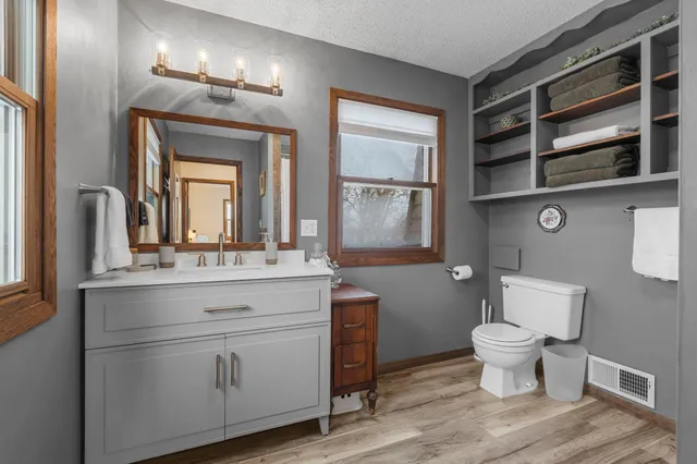 $450,000 | 1011 Van Dyke Road Northwest, Alexandria, MN 56308