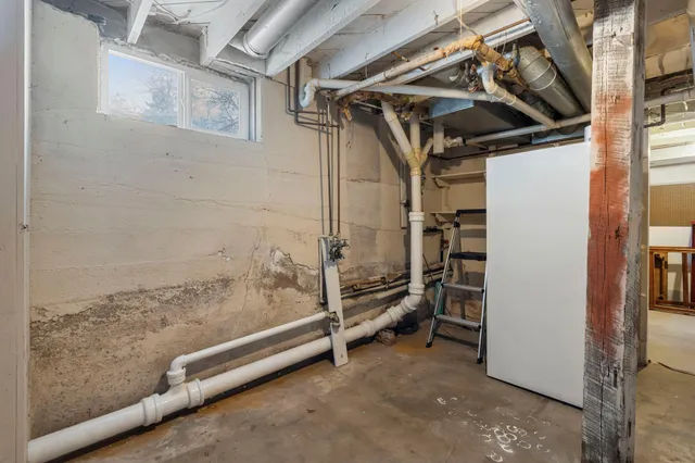 $450,000 | 1011 Van Dyke Road Northwest, Alexandria, MN 56308