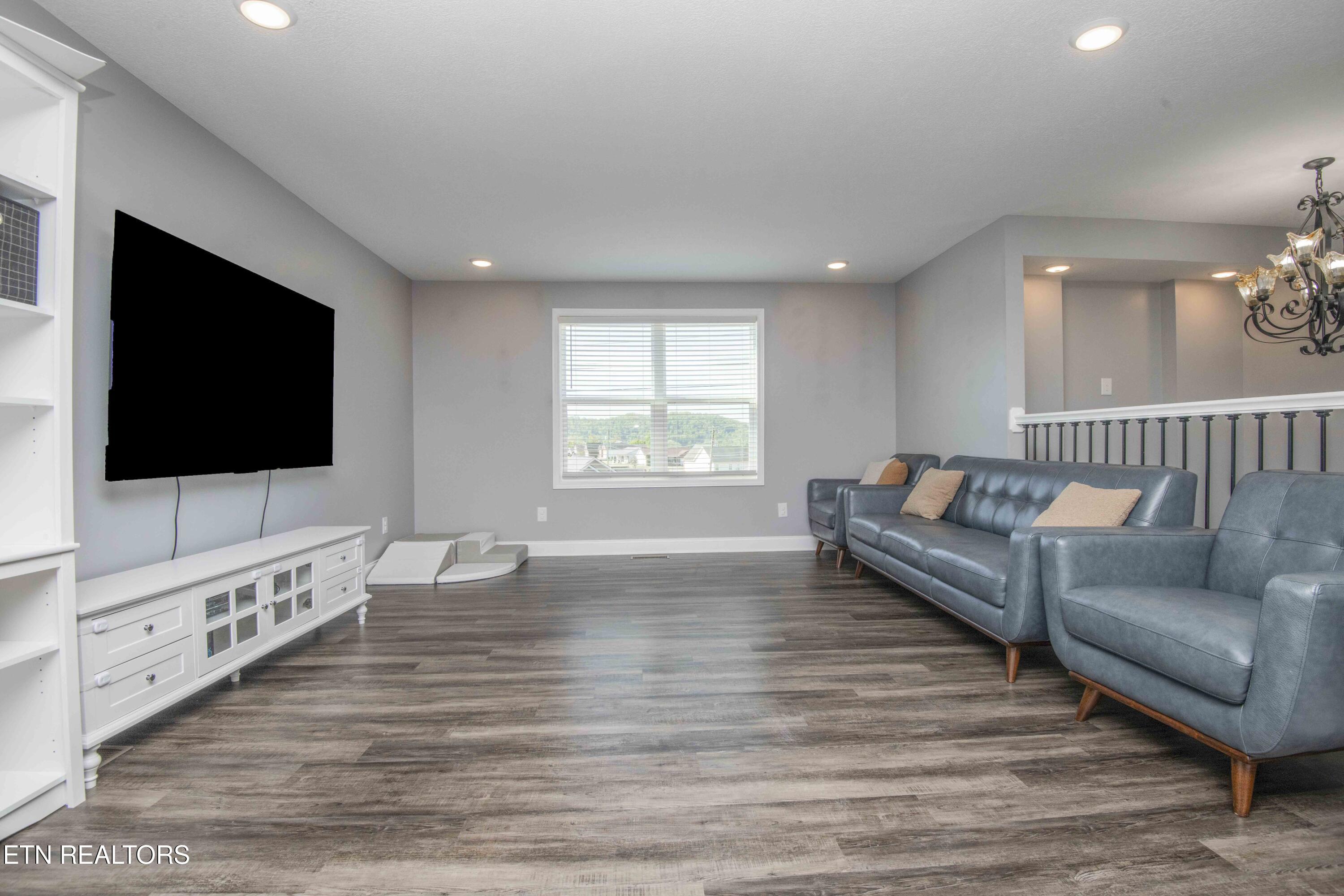 320 Signet Lane Maynardville, TN 37807 - Photo 6 of 51 living 3_1