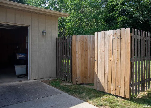 $105,000 | 404 West Kelly Street, Macomb, IL 61455