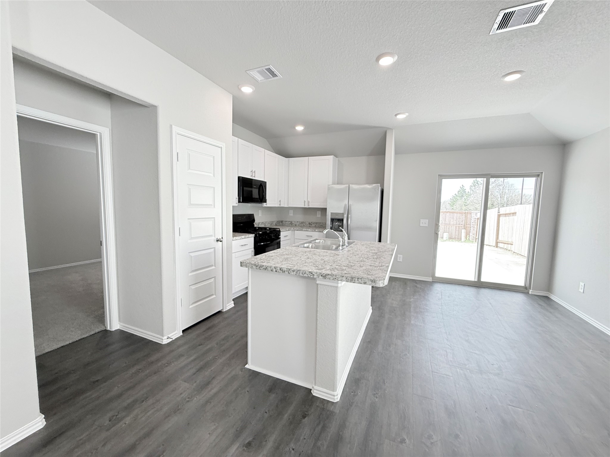 21611 Desert Lilly Road Waller, TX 77484 - Photo 12 of 28 Gallery Image 12