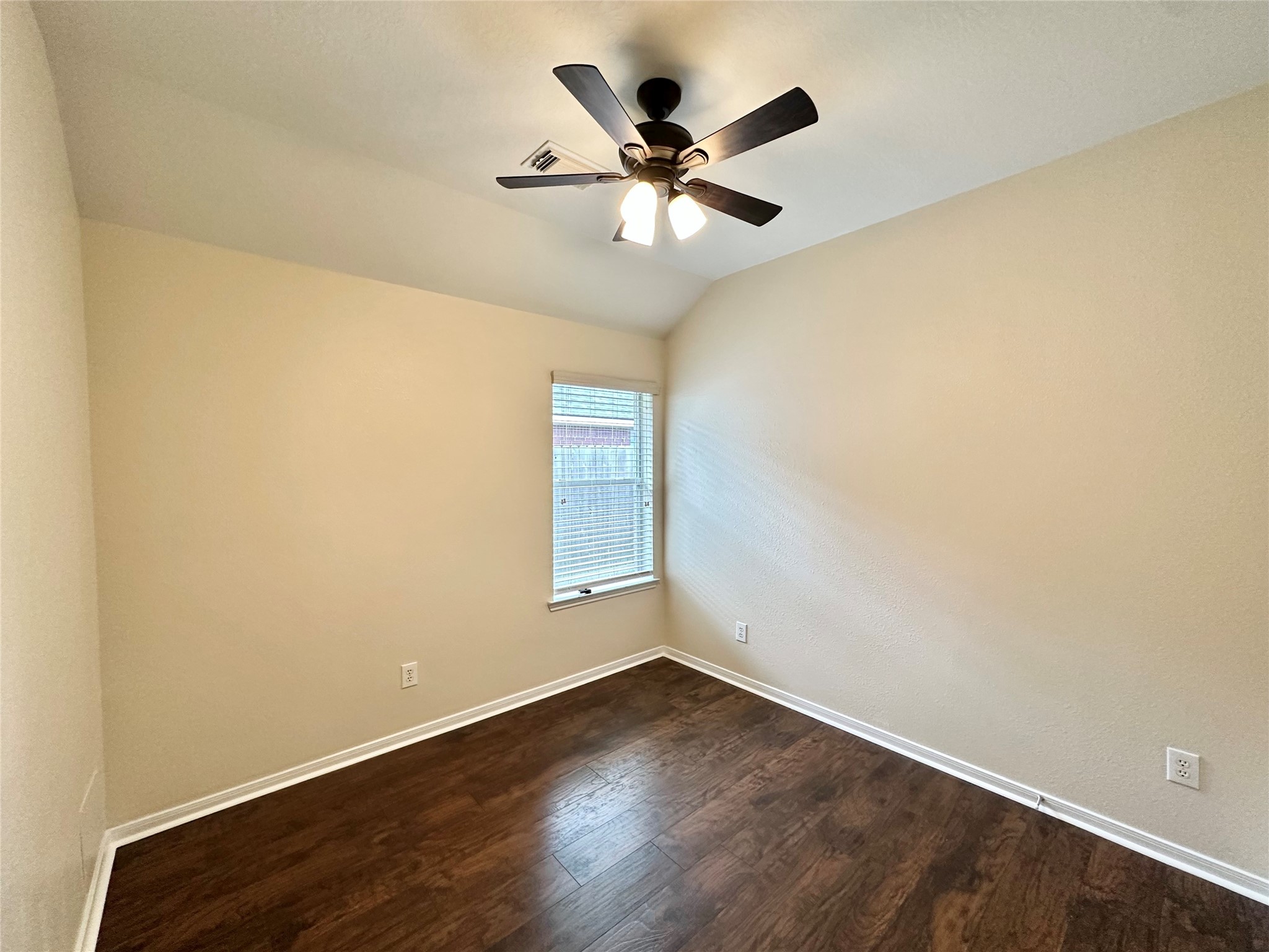 2608 Courtyard Lane Pearland, TX 77584 - Photo 15 of 25 Gallery Image 15