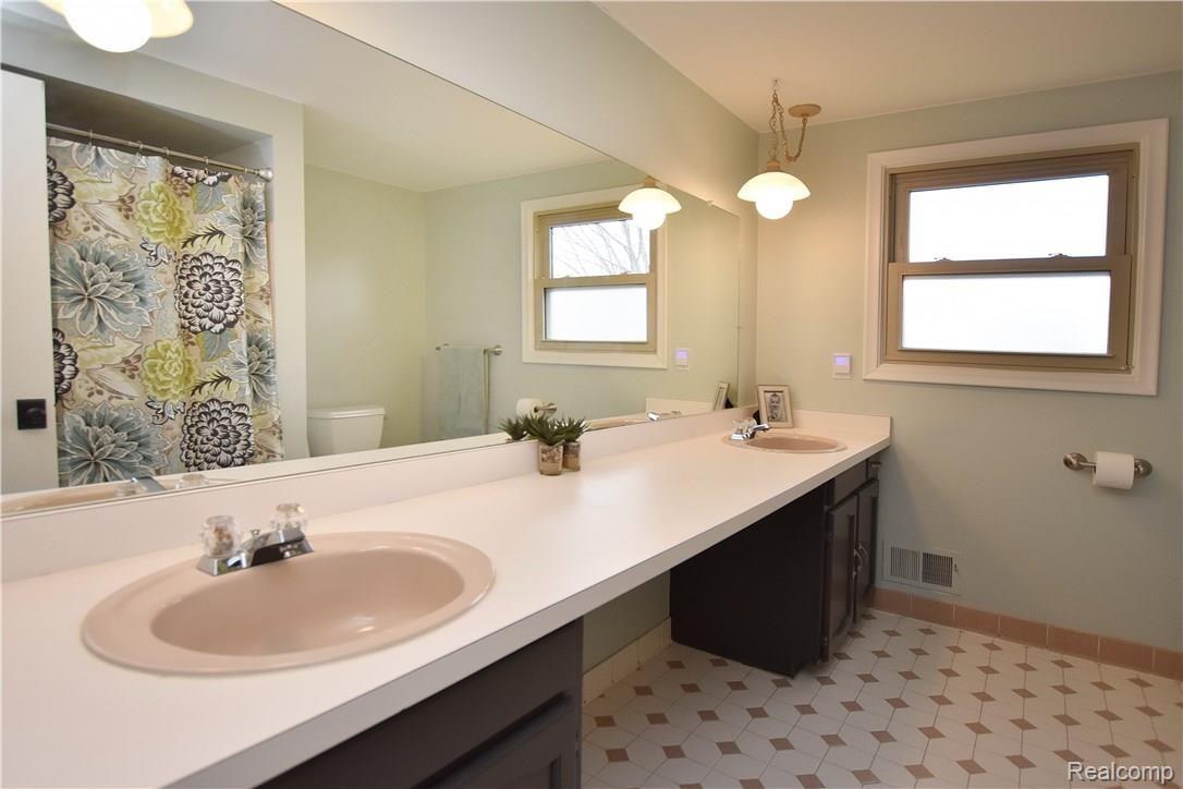 1645 North Kilburn Road Rochester, MI 48306 - Photo 19 of 24 kilburn1645_19.JPG