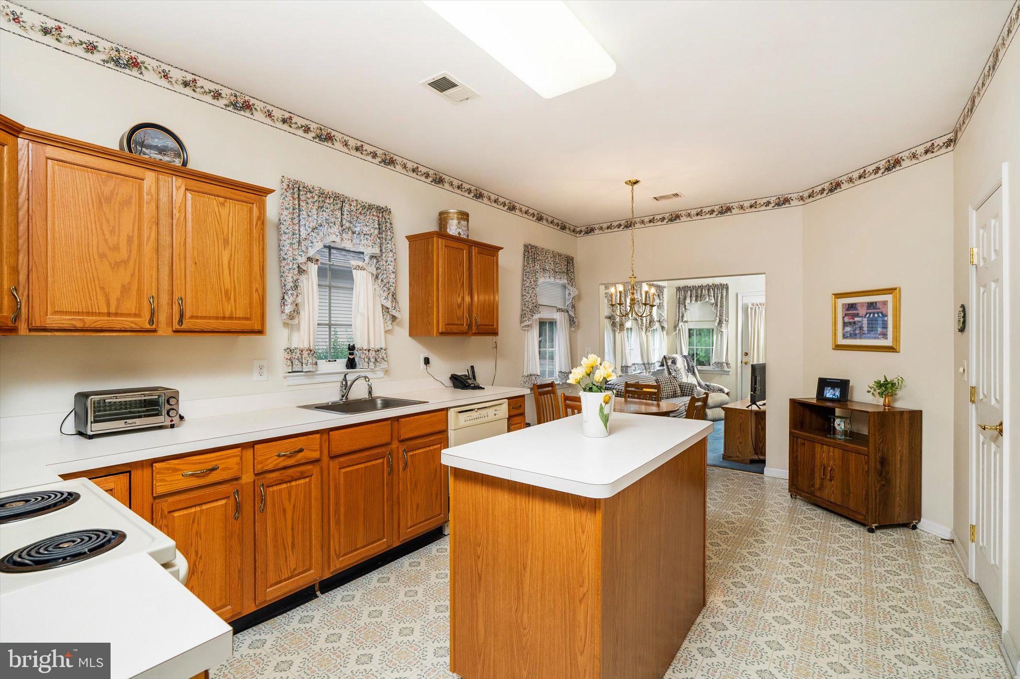 10 Hummingbird Drive Hamilton, NJ 08690 - Photo 9 of 27