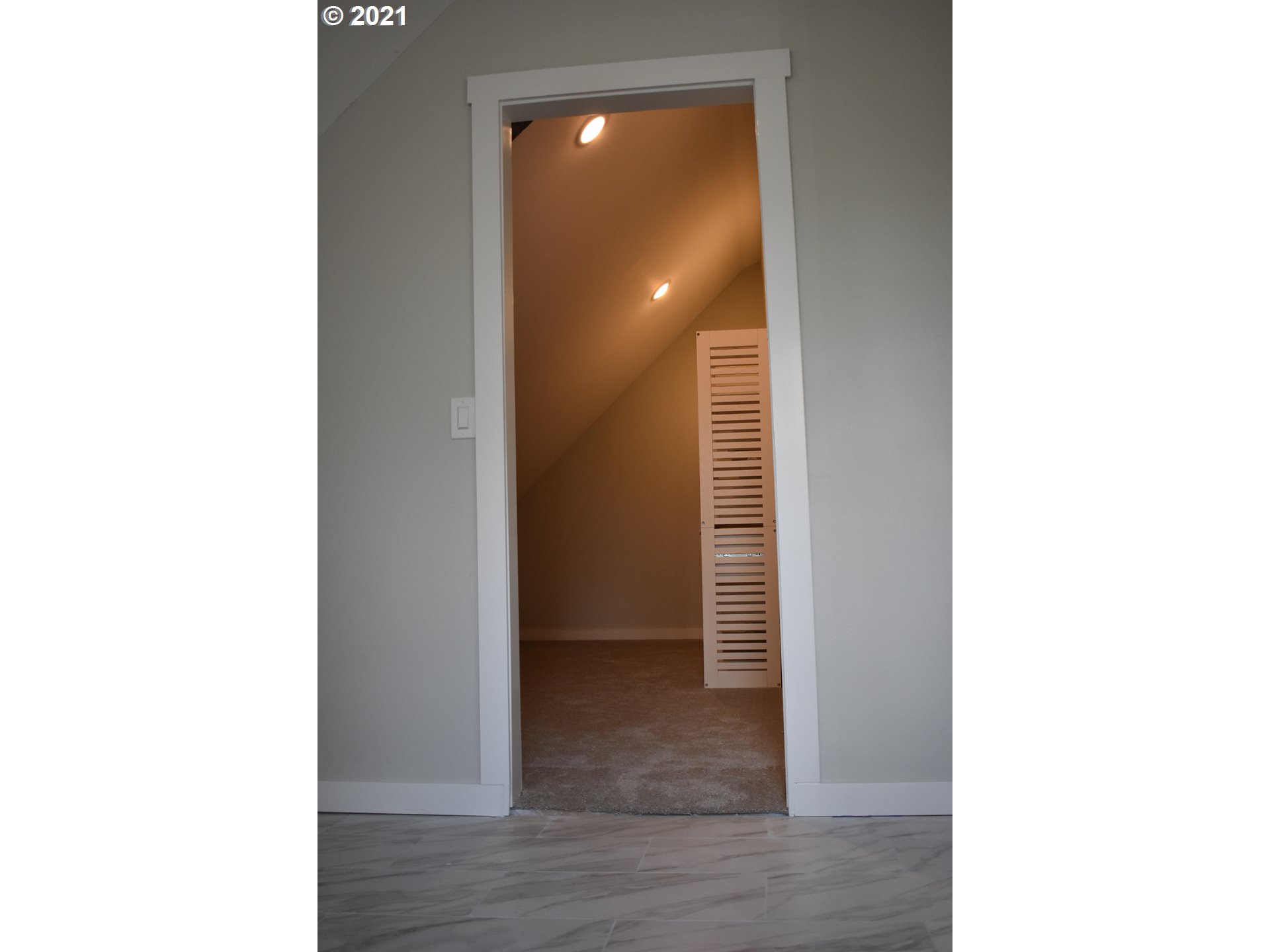 23243 South Bonney Road Colton, OR 97017 - Photo 18 of 32 a view of a room with a hallway