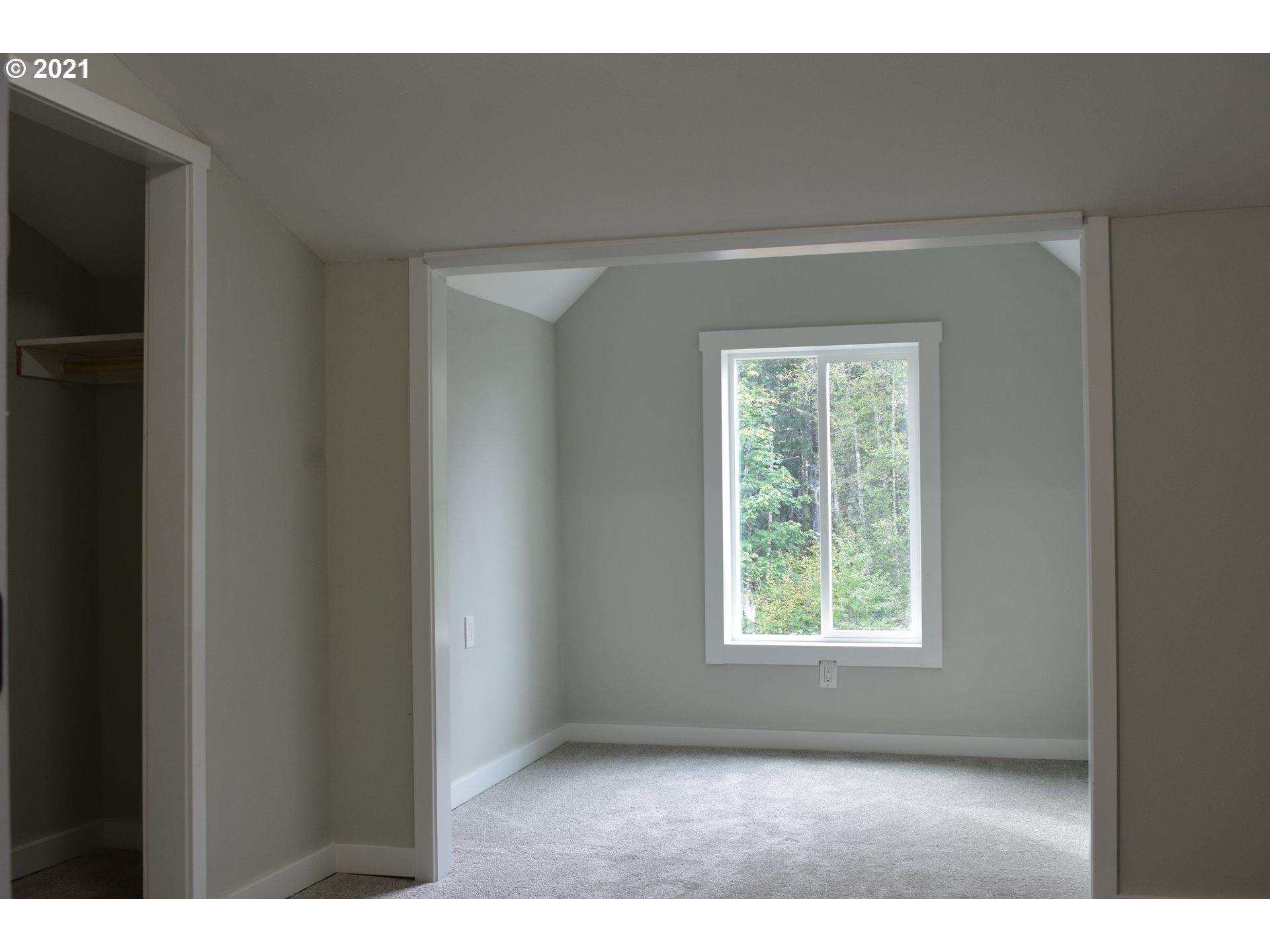 23243 South Bonney Road Colton, OR 97017 - Photo 22 of 32 a view of an empty room with a window