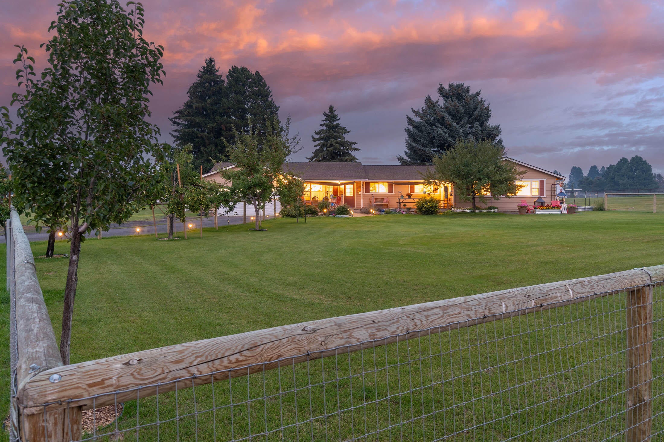 21665 Old Red Road Bend, OR 97702 - Photo 34 of 34 Large fenced front yard.