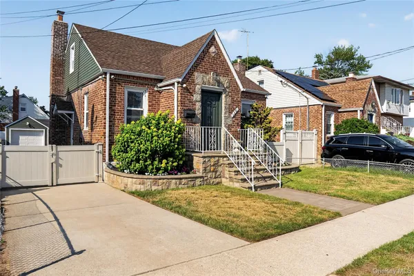 $769,000 | 125 William Street, Valley Stream, NY 11580