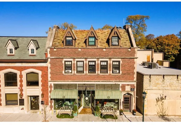 $1,995 | 733 Elm Street, Unit 302, Winnetka, IL 60093