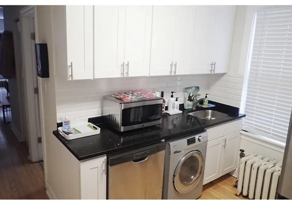 $1,995 | 733 Elm Street, Unit 302, Winnetka, IL 60093