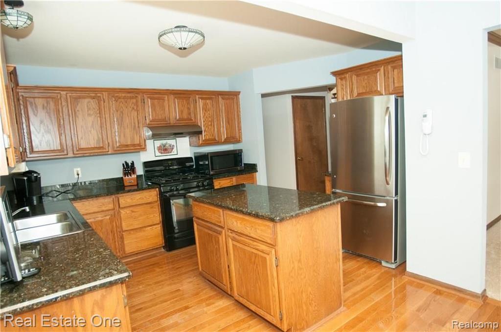 1347 Bembridge Drive Rochester Hills, MI 48307 - Photo 20 of 66