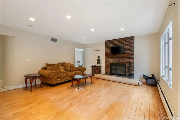 $1,250,000 | 8 Sagamore Way South, Jericho, NY 11753