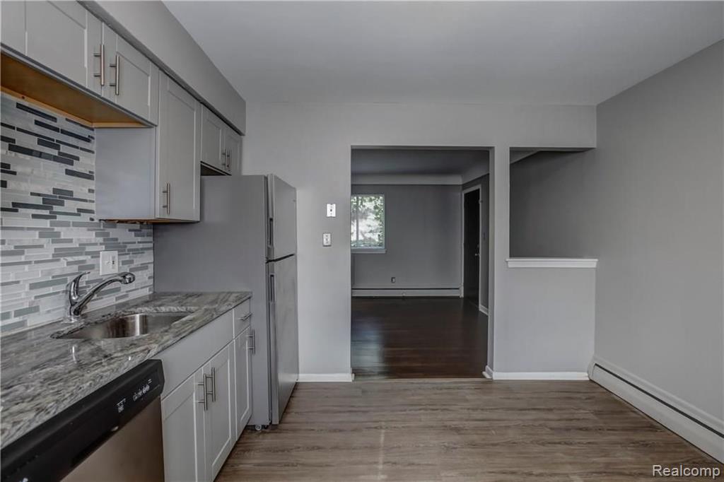 629 West Maple Road, Unit 62911 Clawson, MI 48017 - Photo 5 of 12