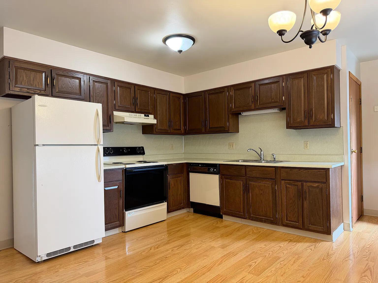 4979 Godown Road, Unit 4981 Columbus, OH 43220 - Photo 6 of 15 kitchen