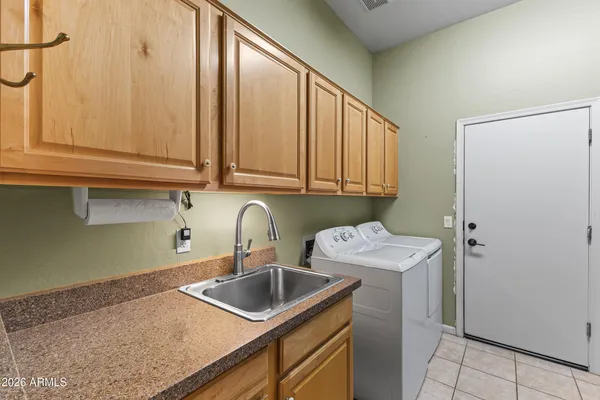 $965,000 | 584 South Granite Street, Gilbert, AZ 85296