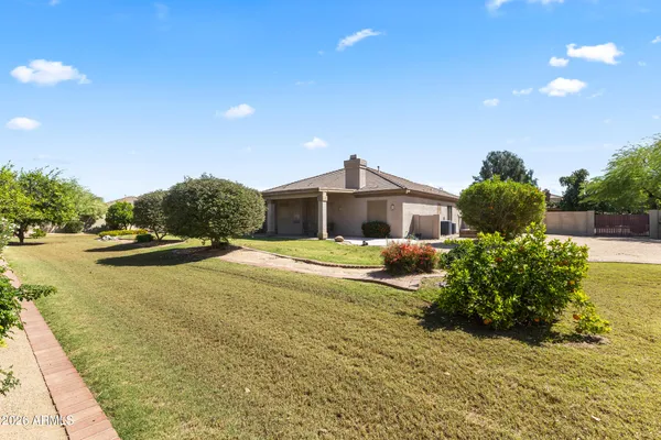 $965,000 | 584 South Granite Street, Gilbert, AZ 85296