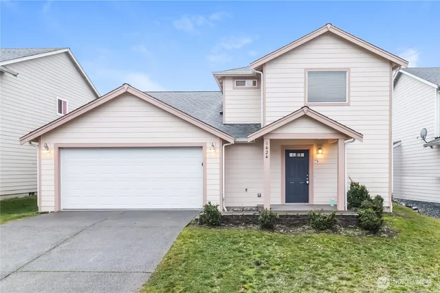 $2,725 | 1424 202nd St Court East, Spanaway, WA 98387