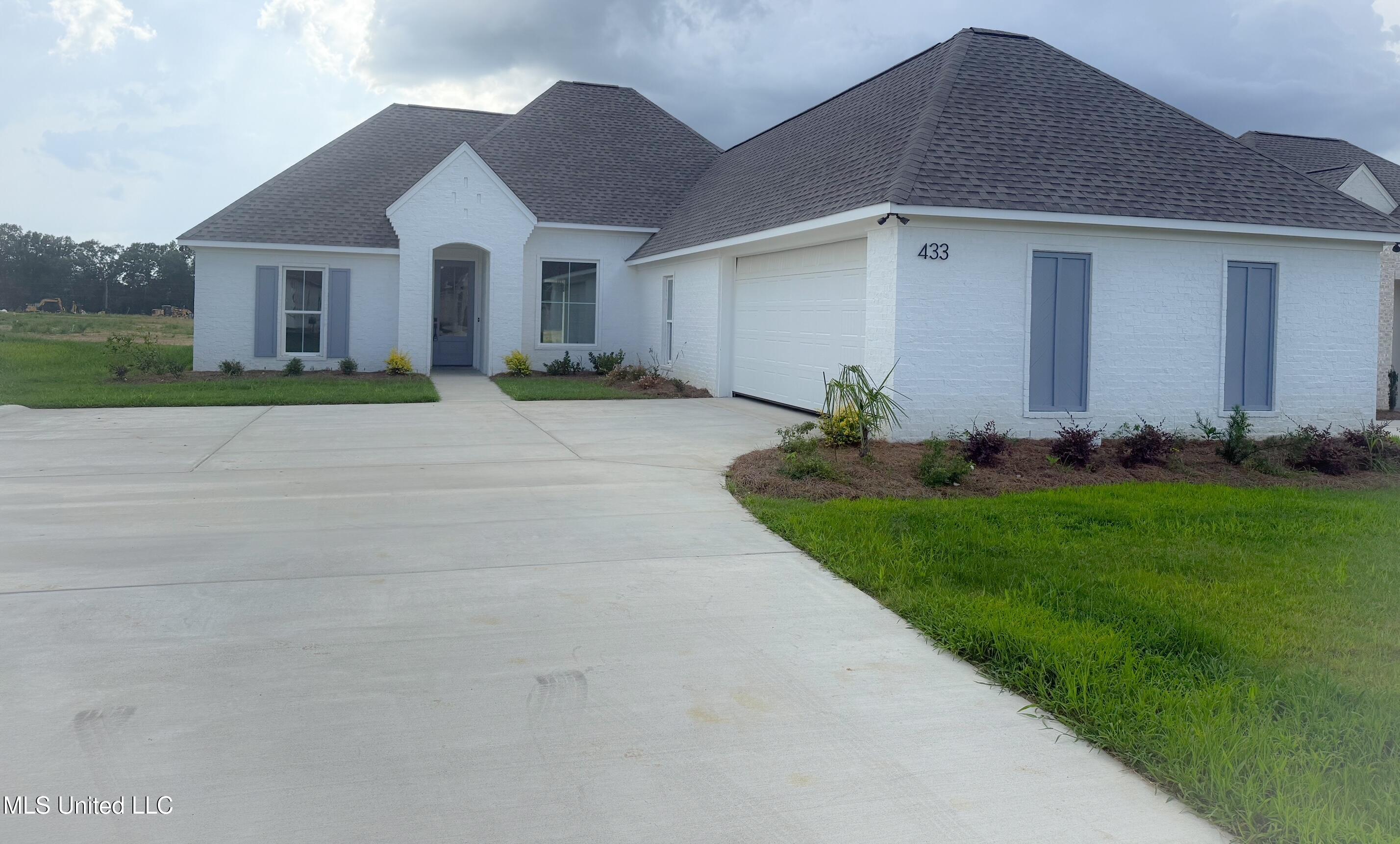 433 Aurora Circle Canton, MS 39046 - Photo 1 of 2 25DF18EA-85AB-4A28-B6FA-C703E3933414