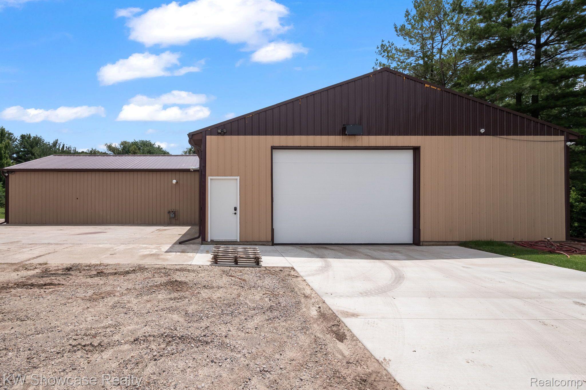1701 East Moore Road Milford, MI 48381 - Photo 28 of 32 3600 Sq Ft Outbuilding