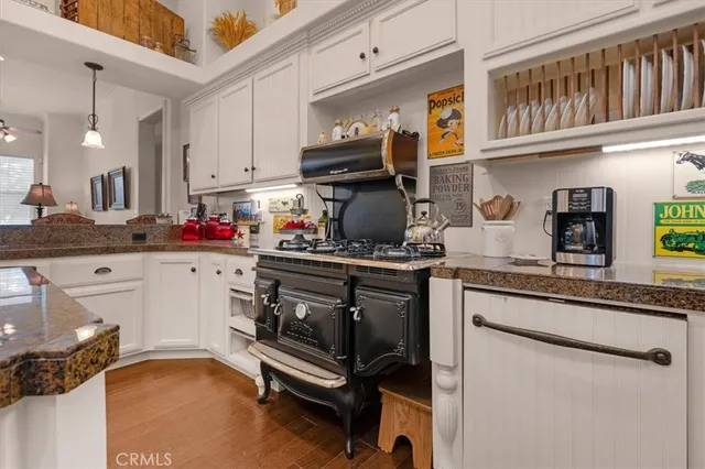 a view of a livingroom with furniture and furniture