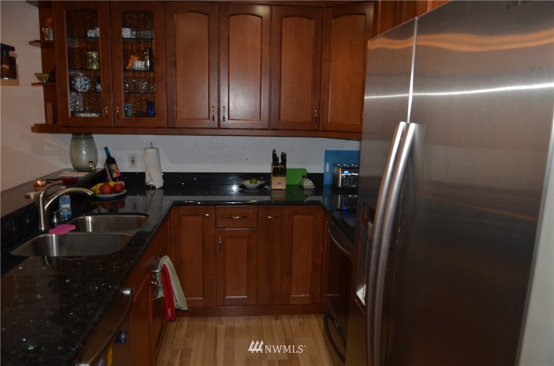 14717 Northeast 44th Street, Unit R4 Bellevue, WA 98007 - Photo 8 of 21 Gallery Image 8