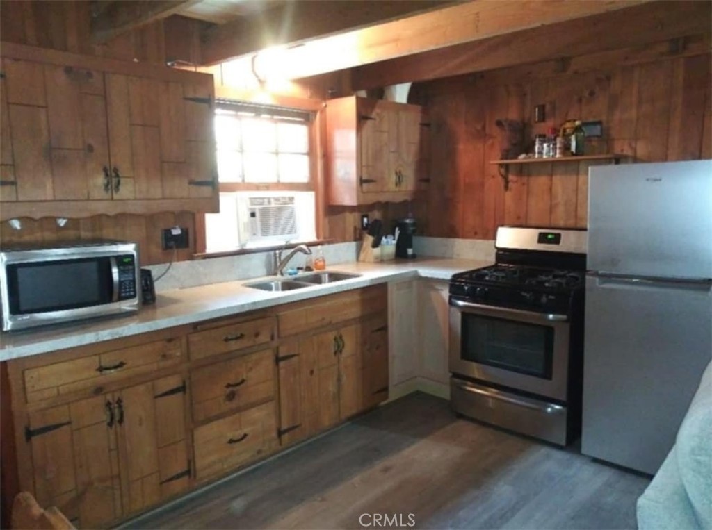 23844 Bowl Road Crestline, CA 92325 - Photo 3 of 9 Kitchen