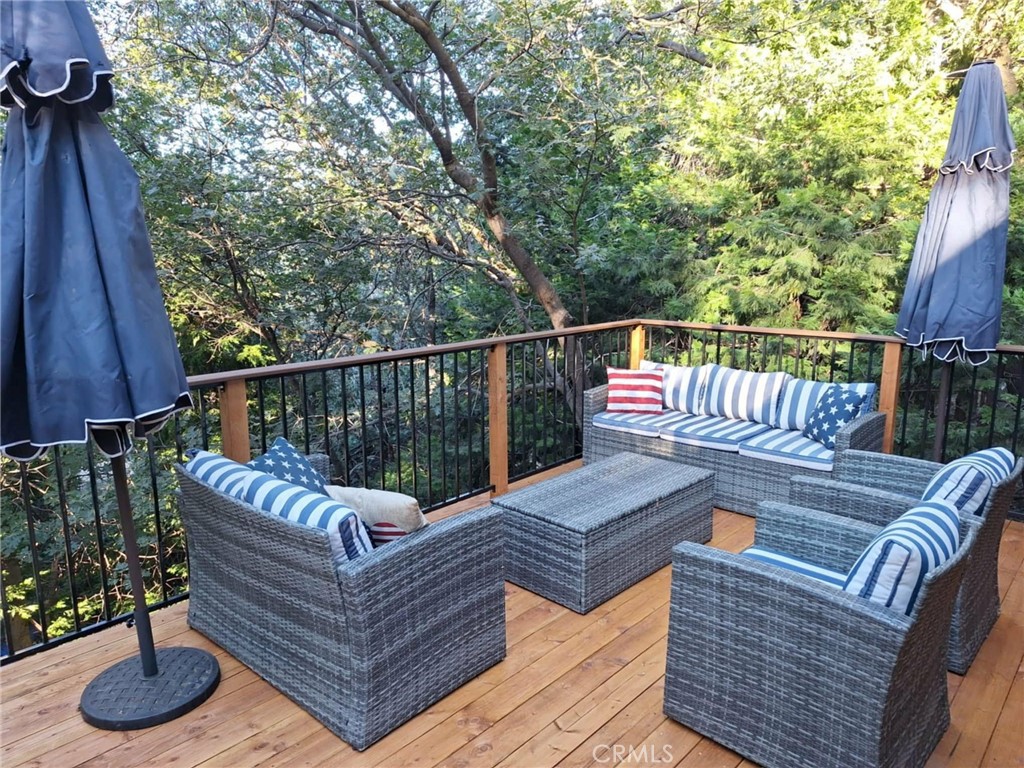 23844 Bowl Road Crestline, CA 92325 - Photo 8 of 9 Balcony