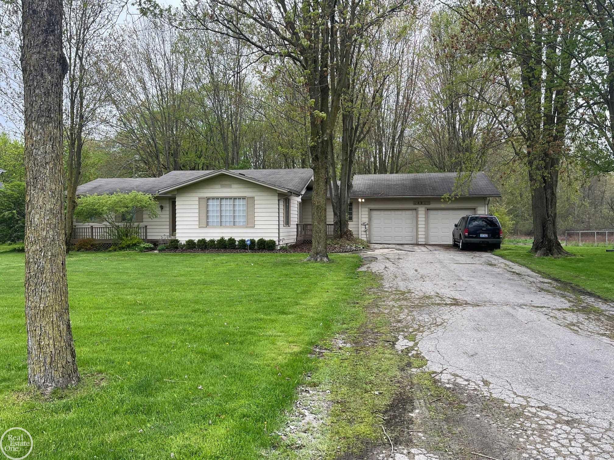 54925 Ridge Road New Baltimore, MI 48047 - Photo 2 of 32 50173704-4379fecf-7682-4f99-bbee-473216767831.JPG