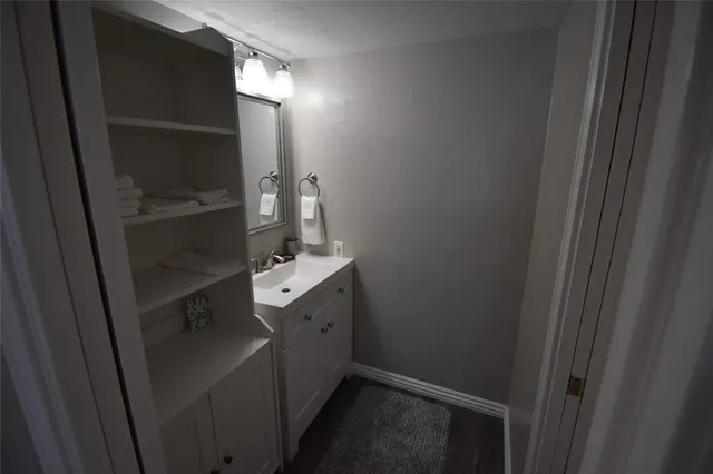 $200,000 | 538 E Avenue, Unit B, Grand Prairie, TX 75050