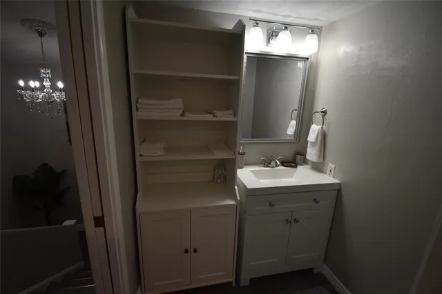 $200,000 | 538 E Avenue, Unit B, Grand Prairie, TX 75050