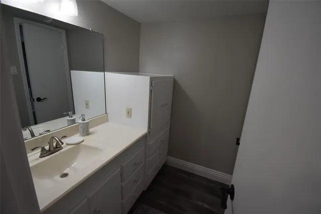 $200,000 | 538 E Avenue, Unit B, Grand Prairie, TX 75050