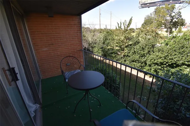 $200,000 | 538 E Avenue, Unit B, Grand Prairie, TX 75050