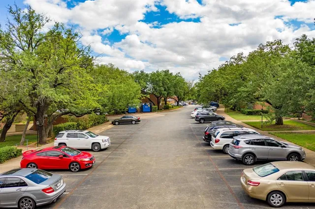 $200,000 | 538 E Avenue, Unit B, Grand Prairie, TX 75050