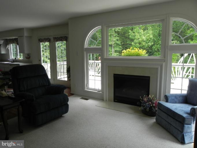 8128 Rose Haven Road Baltimore, MD 21237 - Photo 9 of 28 Family Room