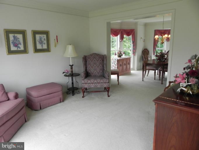 8128 Rose Haven Road Baltimore, MD 21237 - Photo 10 of 28 Living Room