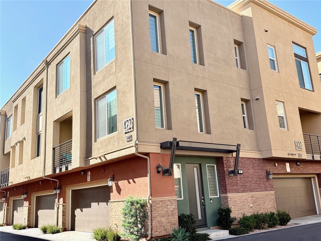 422 West Rte 66, Unit 87 Glendora, CA 91740 - Photo 16 of 35 a front view of a multi story building