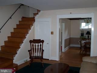 546 Wales Road Havertown, PA 19083 - Photo 3 of 5