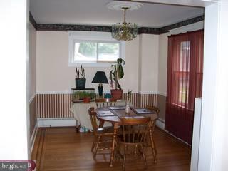 546 Wales Road Havertown, PA 19083 - Photo 4 of 5