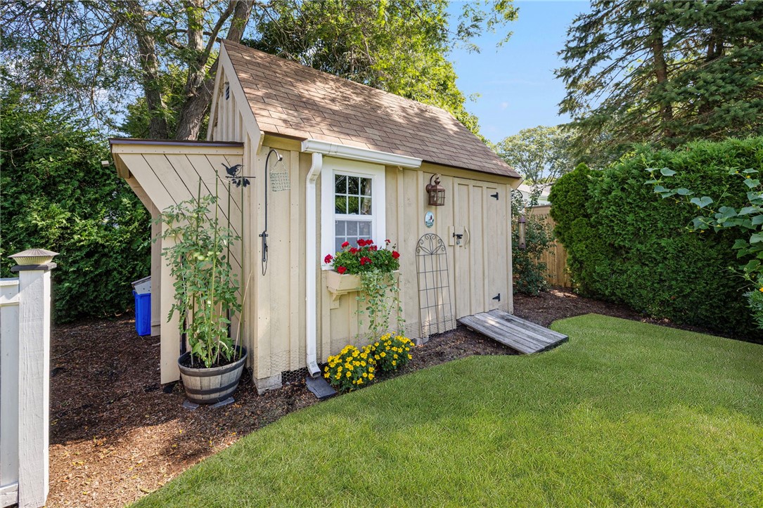 115 Beverly Road East Providence, RI 02915 - Photo 14 of 33