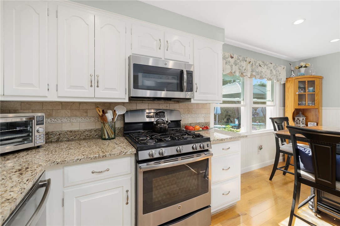 115 Beverly Road East Providence, RI 02915 - Photo 17 of 33