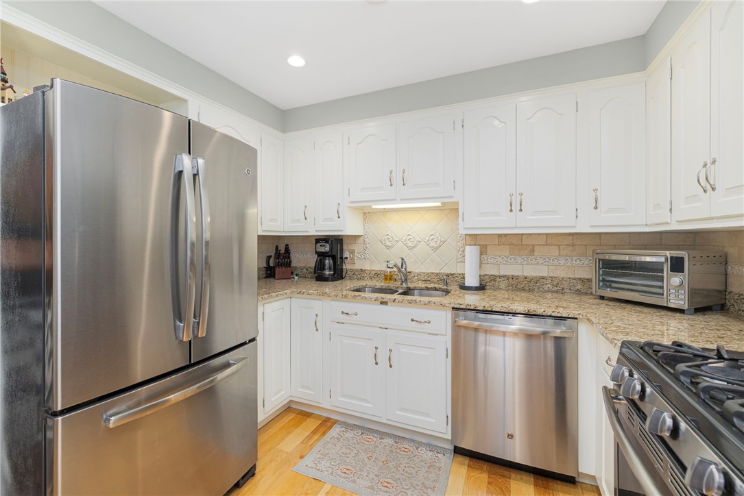 115 Beverly Road East Providence, RI 02915 - Photo 18 of 33