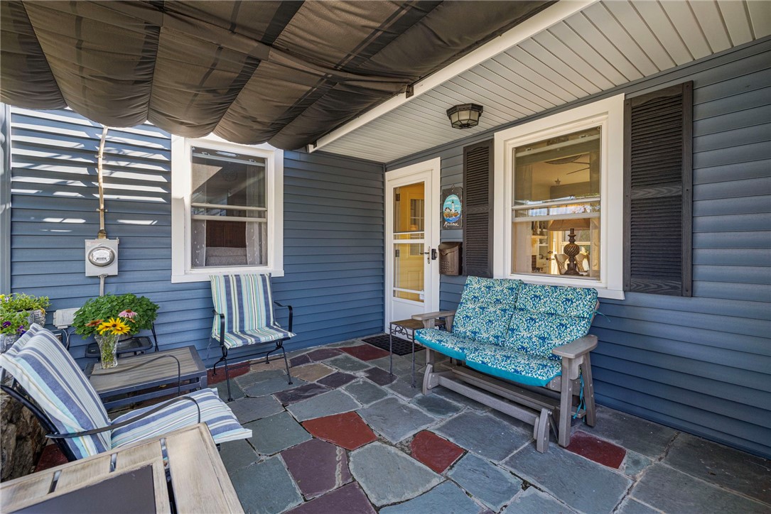 115 Beverly Road East Providence, RI 02915 - Photo 4 of 33