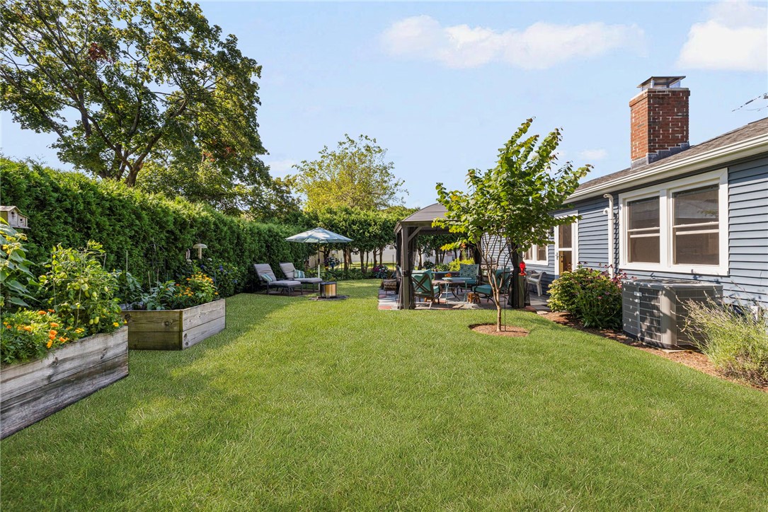 115 Beverly Road East Providence, RI 02915 - Photo 8 of 33
