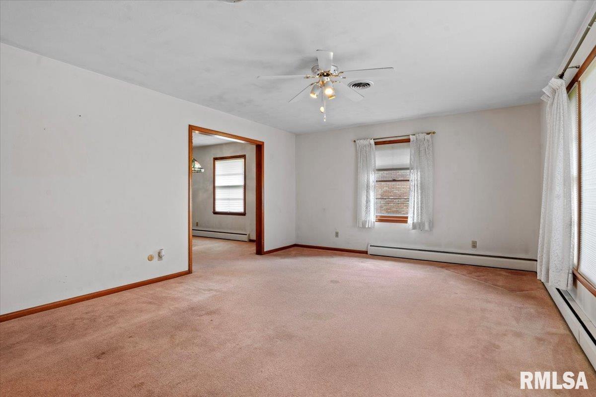525 Sattley Street Rochester, IL 62563 - Photo 4 of 39