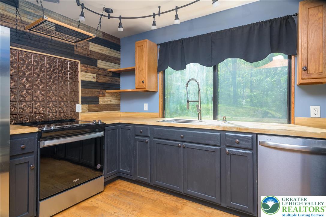 218 Blue Jay Court Bushkill, PA 18324 - Photo 17 of 37