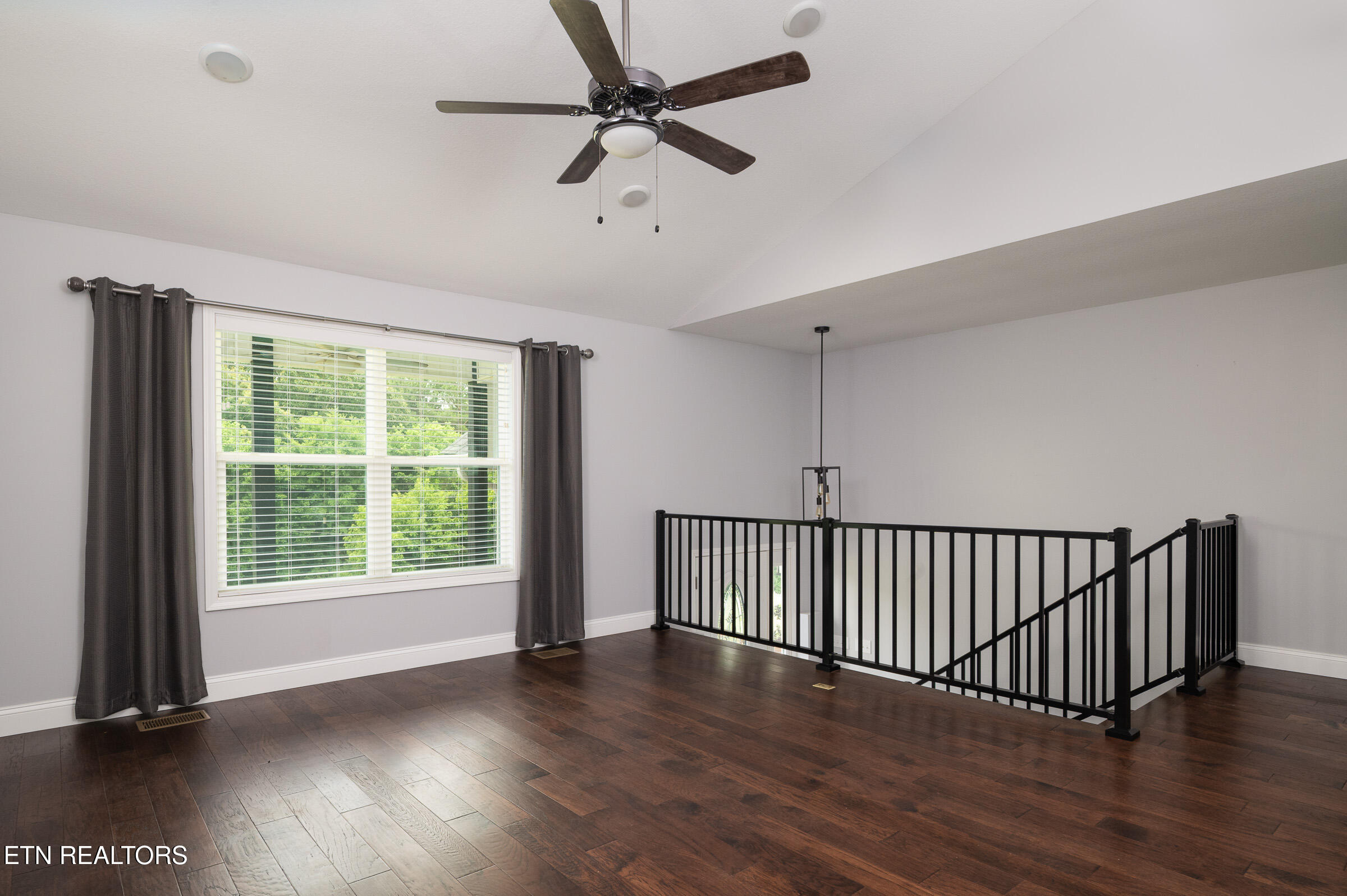 7090 Loudon Ridge Road Lenoir City, TN 37771 - Photo 4 of 28 living room