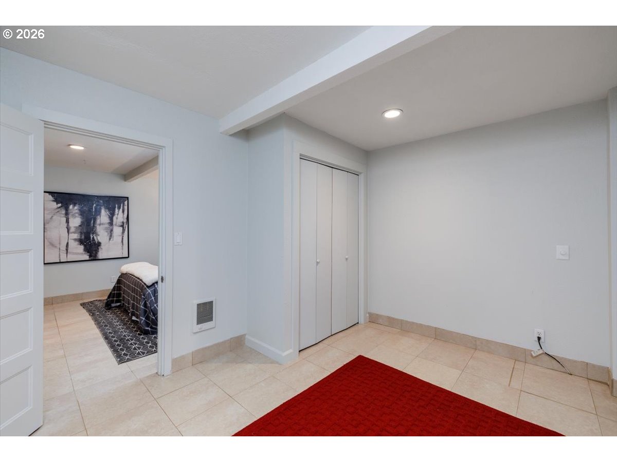 3827 Southwest Dolph Court Portland, OR 97219 - Photo 39 of 48