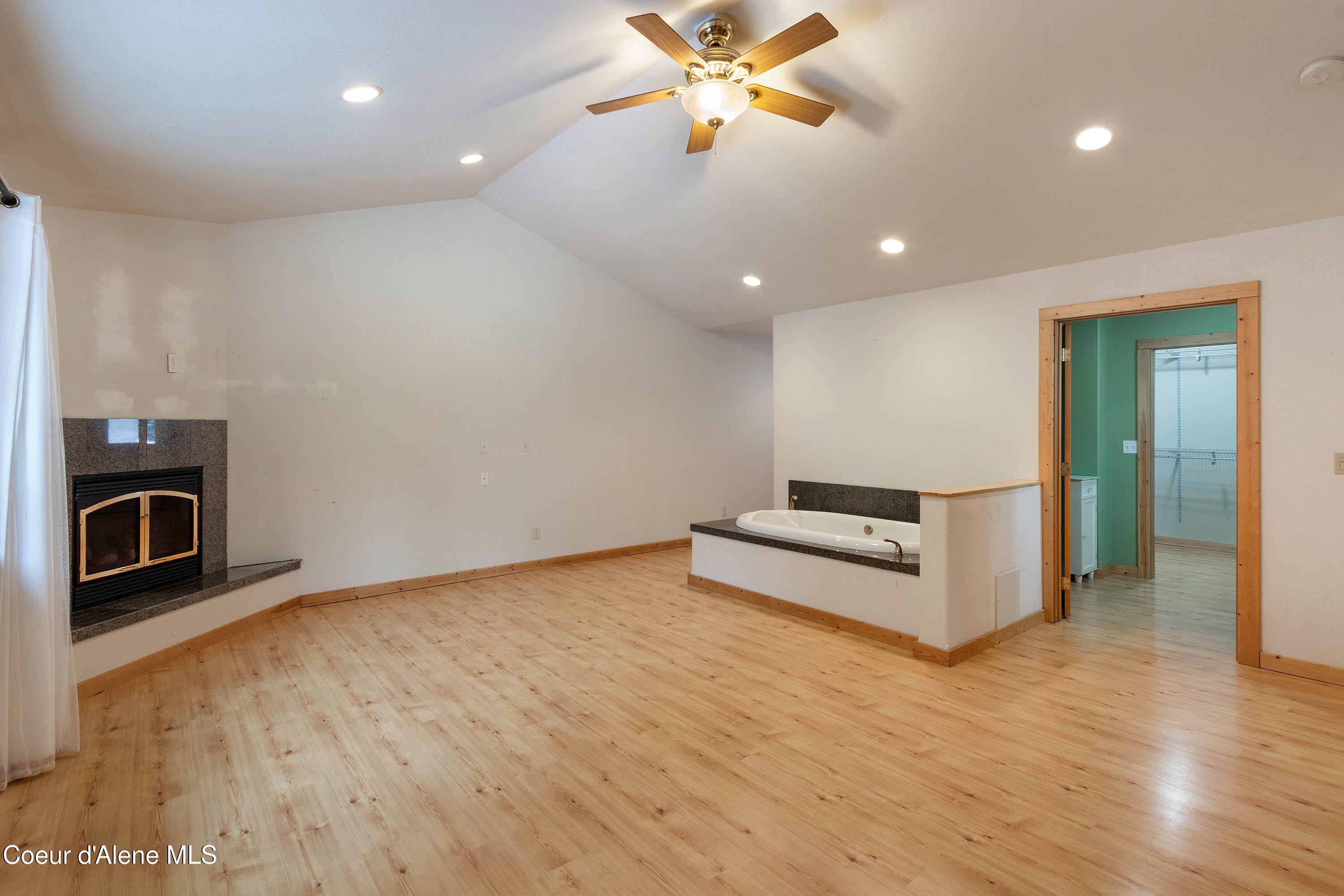 1657 East Dufort Road Sagle, ID 83860 - Photo 12 of 37 master1